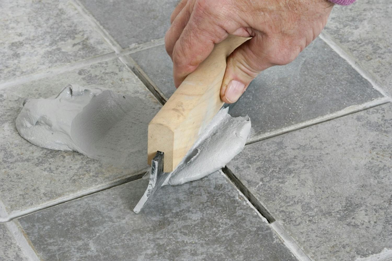 Laga hål i fog badrum Laga hål i fog badrum